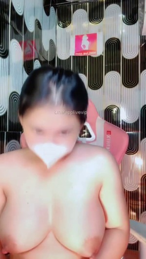 Ly xù vú sệ như hai quả mướp anh em ạ – Ly_Xu show bướm